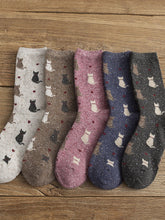 Load image into Gallery viewer, Lovely Cats &amp; Heart Pattern Comfy Knit Socks