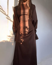 Load image into Gallery viewer, Elegant waisted pleated cuff dress
