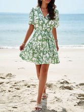 Load image into Gallery viewer, Feminine and Elegant Printed Short Sleeve Dress