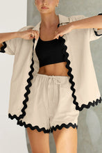 Load image into Gallery viewer, Contrast Wavy Shirt Two-piece Shorts Set