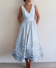Load image into Gallery viewer, Elegant Floral Print V-neck Sleeveless Dress